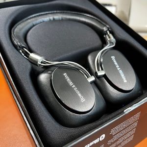 Bower & Wilkins P5 Wireless headphones